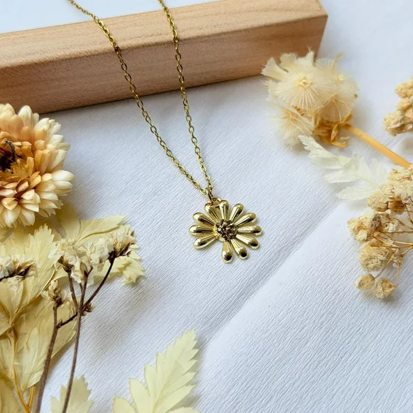 Gold_Elegance_Sunflower_Locket